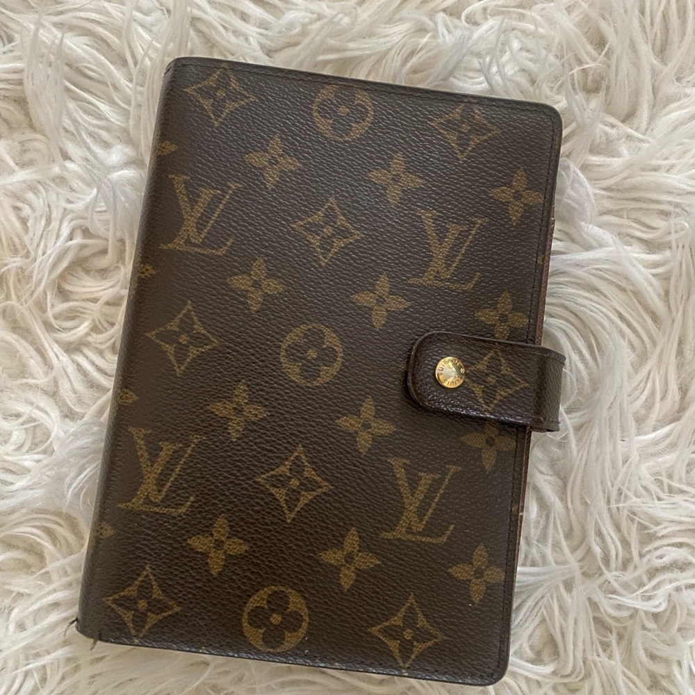 LOUIS VUITTON MEDIUM AGENDA COVER